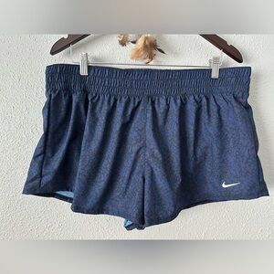 Nike One Dri-FIT Mid-Rise 3” Brief-Lined Shorts – Women’s Size XL NWT Athletic